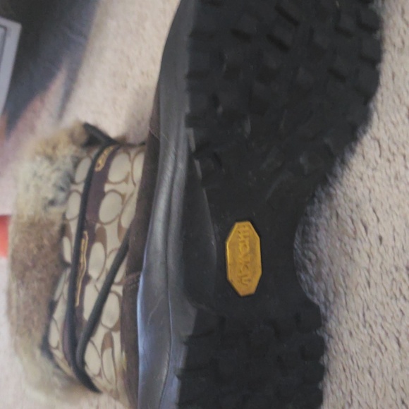 Coach Boots with fur - Picture 2 of 4